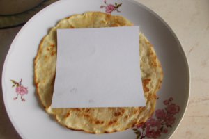 Desert piramida din clatite de post, cu dulceata si peltea de gutui