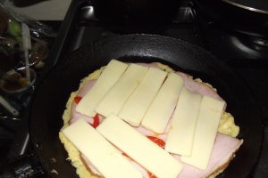 Aperitiv placinta zbuciumata la tigaie