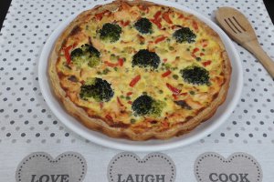 Tarta cu somon, broccoli, mazare si telemea
