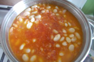 Iahnie de fasole in cuib de mamaliguta
