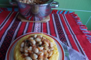 Iahnie de fasole in cuib de mamaliguta