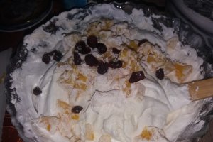 Desert chec din albusuri cu caise si merisoare