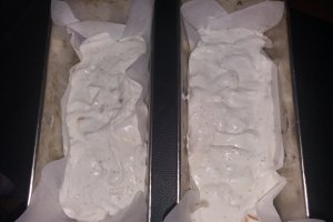 Desert chec din albusuri cu caise si merisoare