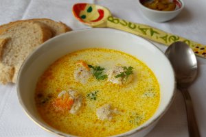 Ciorba de perisoare din carne de pui