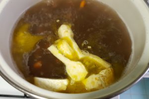 Ciorba de fasole cu sunculita taraneasca