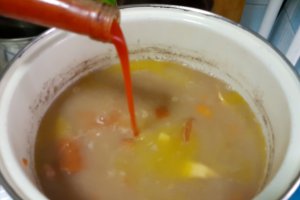 Ciorba de fasole cu sunculita taraneasca