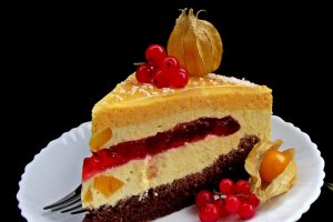 Desert tort cu mango si mousse de piersici