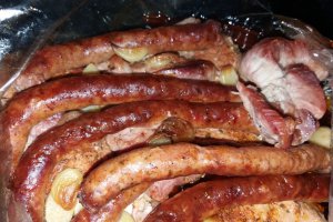 Friptura din pulpa de porc cu carnati