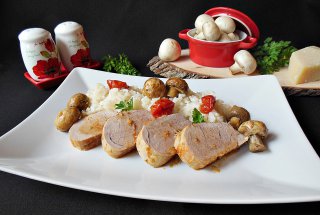 Muschiulet fraged de porc cu ciuperci la cuptor si orez cu parmezan