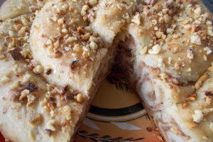 Desert invartita cu nuci si dulceata de caise
