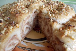 Desert invartita cu nuci si dulceata de caise