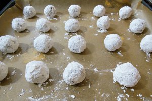 Desert chocolate crinkles