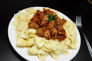 Paste cu carne de porc si busuioc