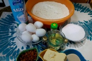 Desert cozonac moldovenesc cu crema de nuca si ciocolata