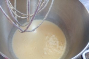 Desert cozonac moldovenesc cu crema de nuca si ciocolata