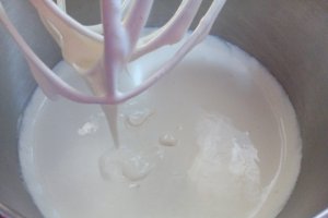 Desert cozonac moldovenesc cu crema de nuca si ciocolata