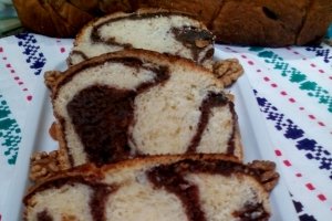 Desert cozonac moldovenesc cu crema de nuca si ciocolata