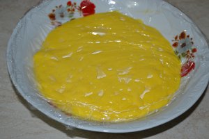 Desert prajitura cu ciocolata si crema de vanilie