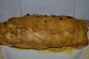 Rulada din piept de curcan in crusta de mustar