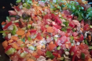 Ciorba moldoveneasca de perisoare, cu legume proaspete