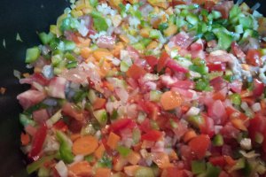 Ciorba moldoveneasca de perisoare, cu legume proaspete