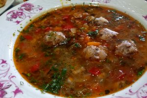 Ciorba moldoveneasca de perisoare, cu legume proaspete