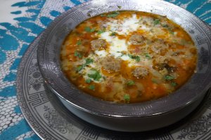 Ciorba moldoveneasca de perisoare, cu legume proaspete