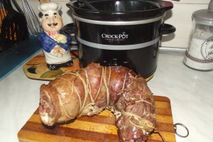 Rulada de porc la slow cooker Crock-Pot