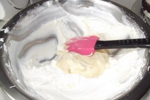 Desert tort cu zmeura si caramel