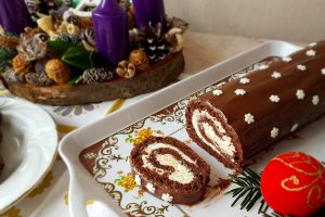 Desert rulada cu ciocolata si aroma de portocale