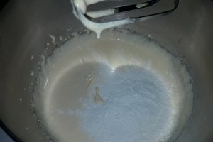 Desert nuci cu crema de vanilie
