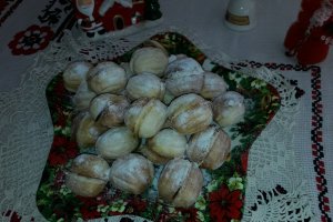 Desert nuci cu crema de vanilie