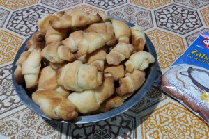 Desert cornulete fragede cu rahat