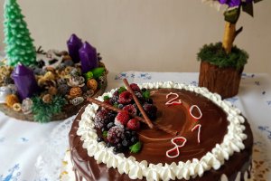 Desert tort cu crema de vanilie si jeleu de fructe de padure - 2018
