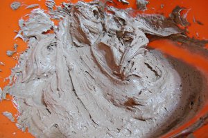 Desert tort cu creme de ciocolata si jeleu de portocale