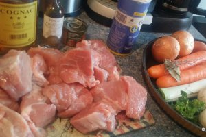 Mancarica de vitel cu sos din ciuperci si vin