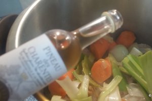 Mancarica de vitel cu sos din ciuperci si vin