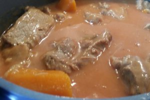 Mancarica de vitel cu sos din ciuperci si vin