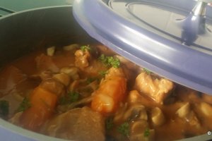 Mancarica de vitel cu sos din ciuperci si vin