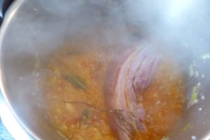Supa de varza cu sunca de porc sarata