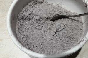 Desert tort cu ciocolata, visine si blat umed
