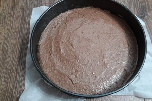 Desert tort cu ciocolata, visine si blat umed