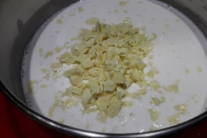 Desert tort cu ciocolata, visine si blat umed