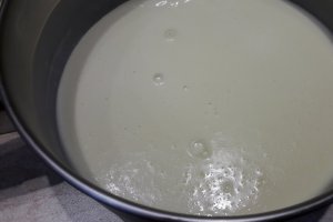 Desert tort cu ciocolata, visine si blat umed