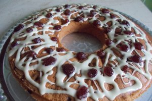 Desert guguluf cu stafide si dulceata de fragi