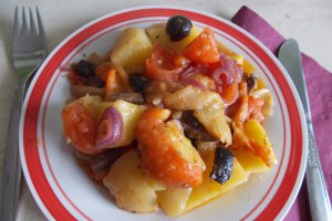 Salata mediteraneana, cu cartofi si ardei copti