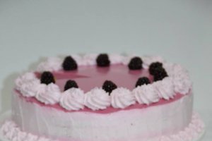 Desert tort cu mure si mascarpone