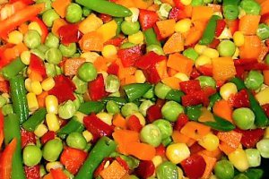Salau cu legume mexicane si ierburi italienesti