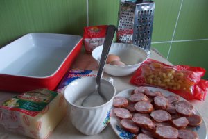 Paste la cuptor, cu telemea si carnati afumati