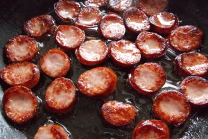 Paste la cuptor, cu telemea si carnati afumati